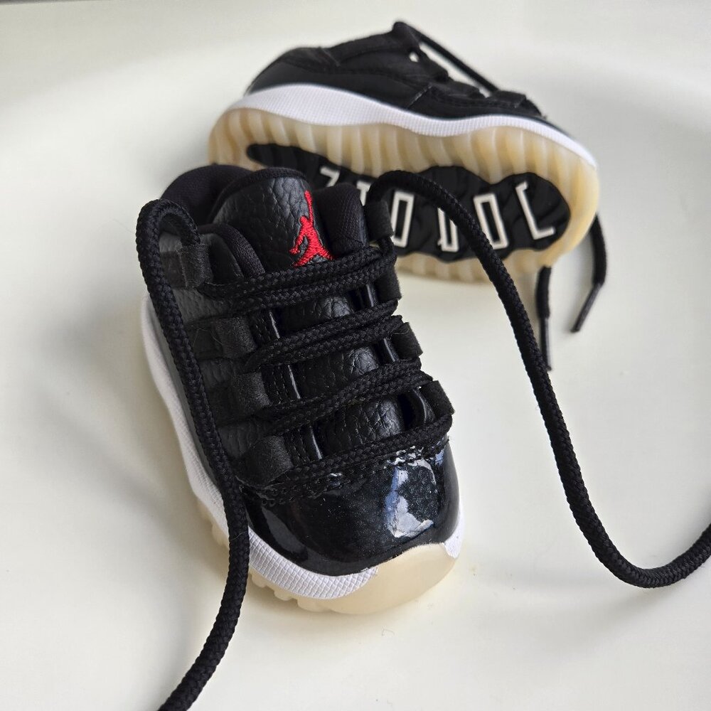 4C Toddler Air Jordan 11 Retro Low black white sneaker Nike EUC kids baby